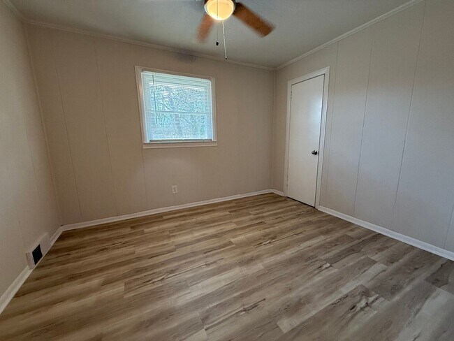 Building Photo - 828 Willow Pl