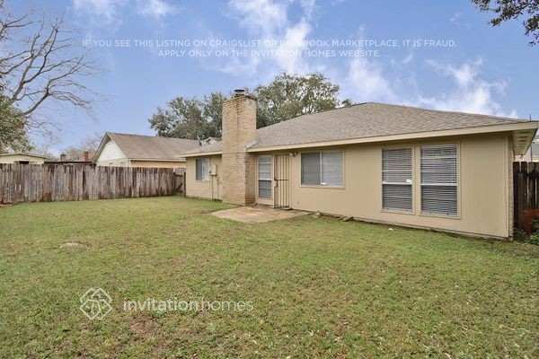 Building Photo - 5802 Longforest Dr