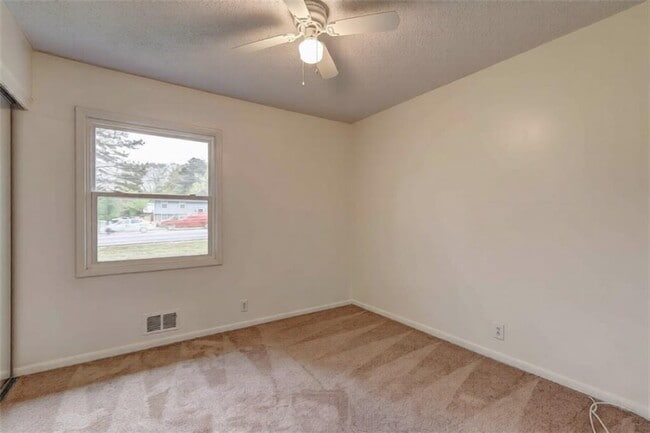 Building Photo - 5805 Singleton Rd