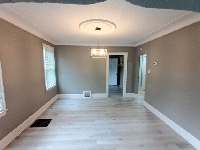 Building Photo - 4 bedroom 2 bath brick colonial NOW AVAILA...