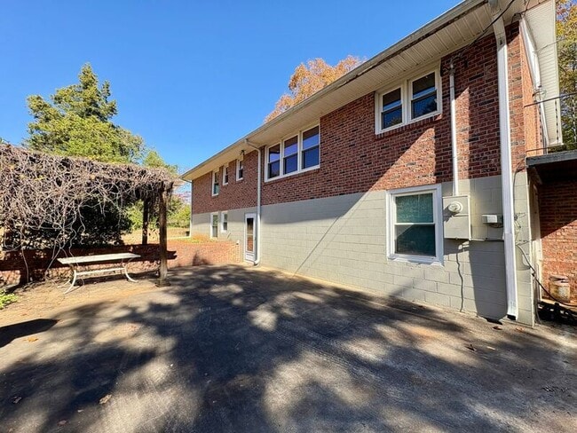 Building Photo - 1773 6 Mile Hwy