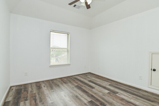 Building Photo - 6026 Baileys Run Ln
