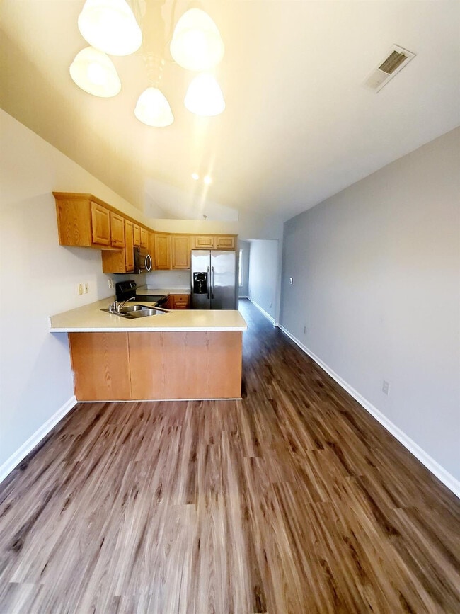 Building Photo - 213 Black Water Ln
