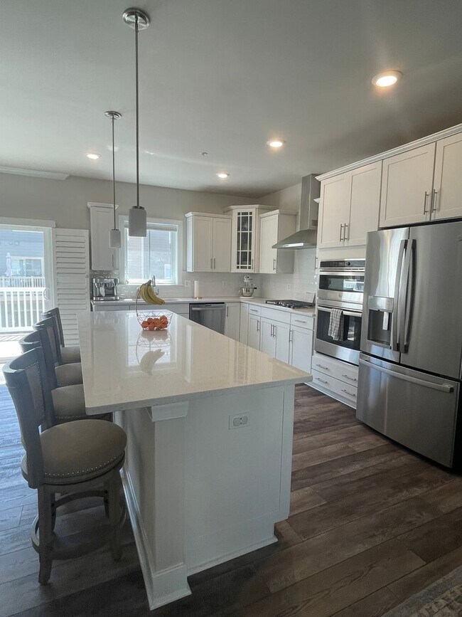 Building Photo - FOUR LEVEL TOWNHOUSE IN DOWNTOWN CROWN, 2 ...