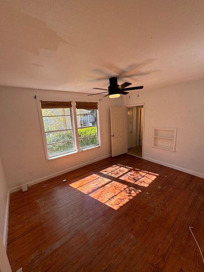 Building Photo - RENT REDUCED! & $1000 OFF 1st Mo. Rent - 3B/2.5B Home + 2 Flex Rooms –  One Block from FSU Stadium