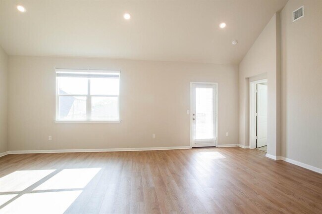 Building Photo - 1612 Fairhaven Gtwy