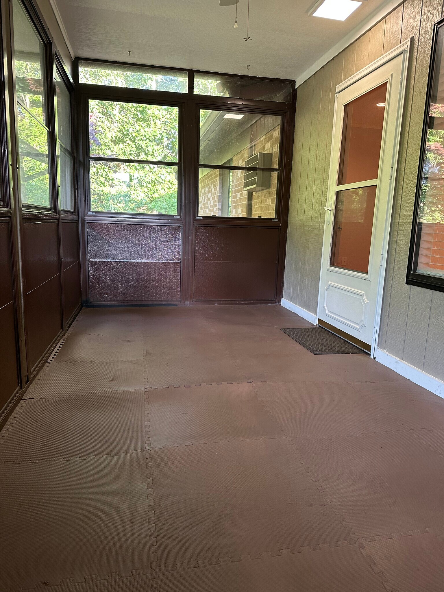 Building Photo - 111 Amberly Dr