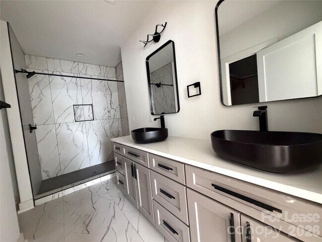 Building Photo - 212 S Smallwood Pl
