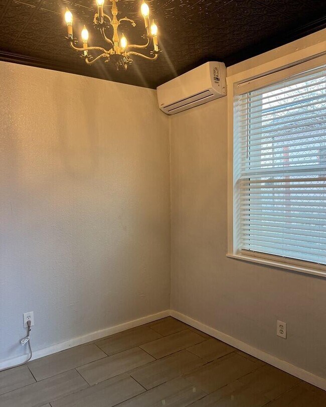 Building Photo - 2618 Idalia Ave