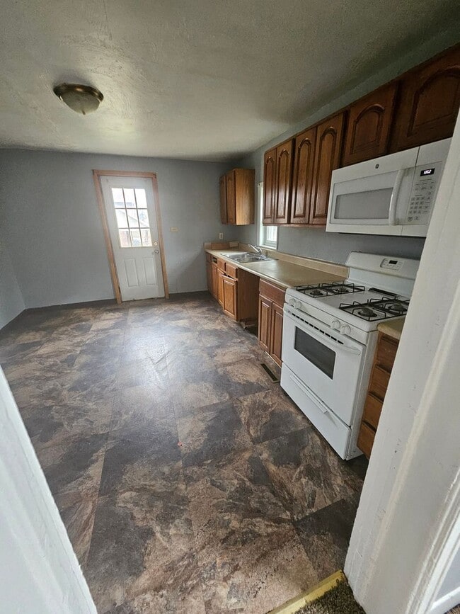 Building Photo - Four bedroom single family home Lower East Side