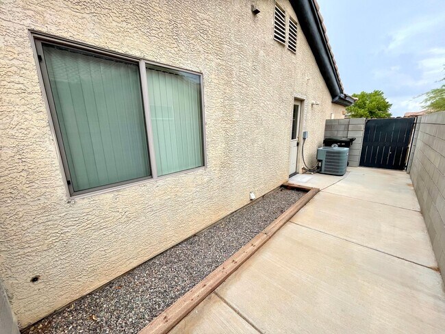 Building Photo - 3902 Heather Ave