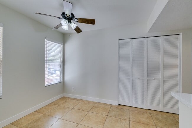 Building Photo - Charming 3 bedroom, 2.5 bathroom home near Summerlin