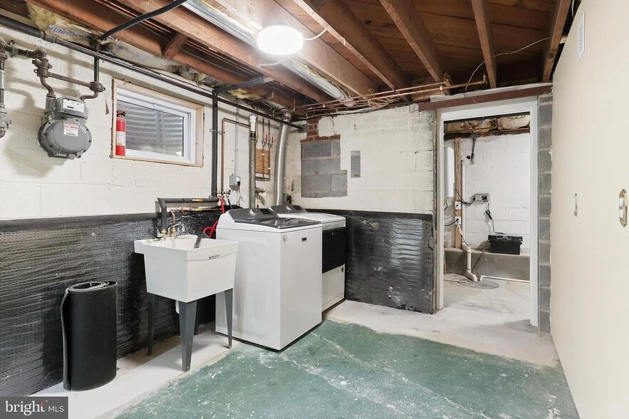 Building Photo - 1401 S Greenbrier St