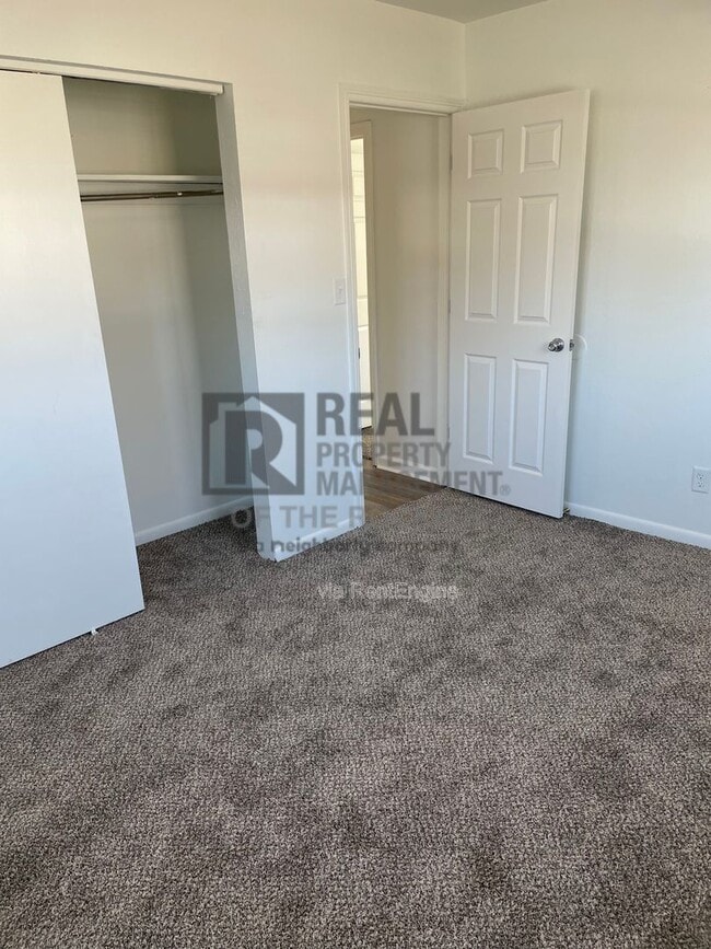 Building Photo - 833 30th Ave Ct