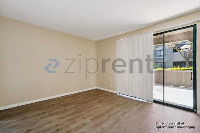 Building Photo - 25 Cove Ln
