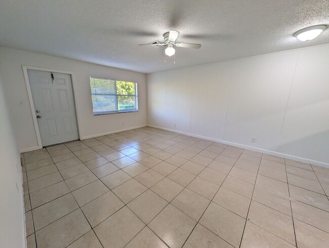 Building Photo - 3600 Riverside Dr