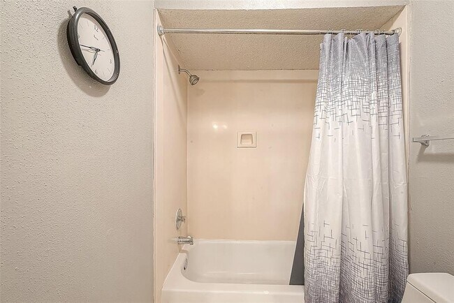 Building Photo - 14947 Heritage Wood Dr
