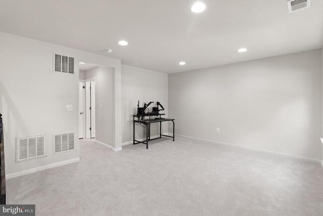 Building Photo - 16013 Haygrath Pl