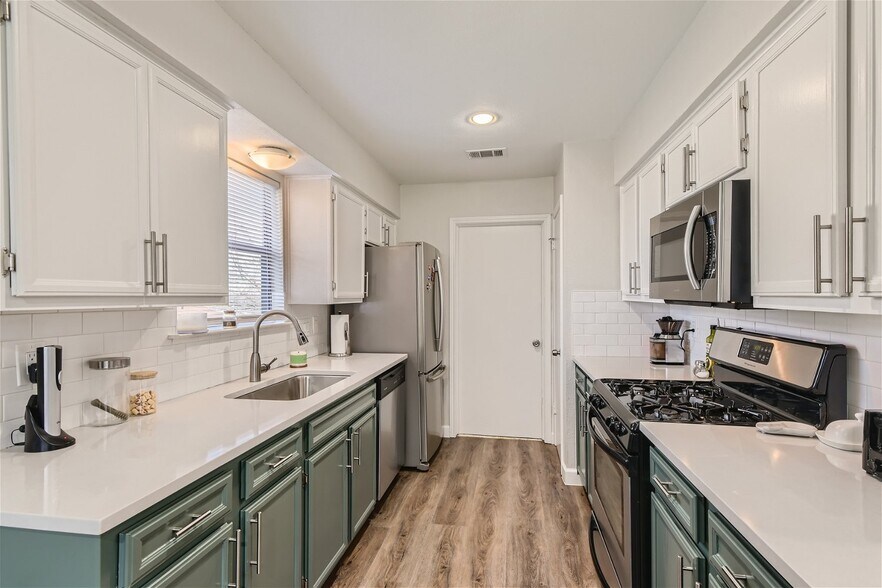 Building Photo - 2302 Frontier Trl