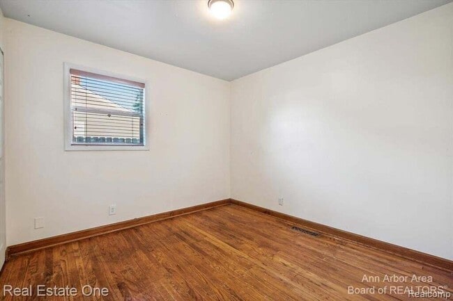 Building Photo - 1361 Duncan Ave