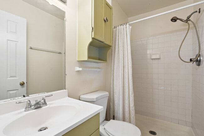 Building Photo - 7417 Wilma Ln