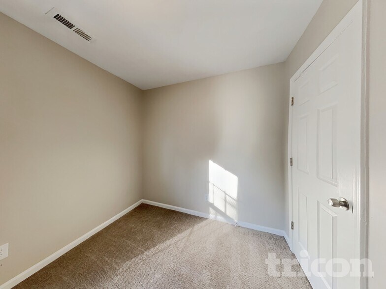 Building Photo - 544 Stillgreen Ln