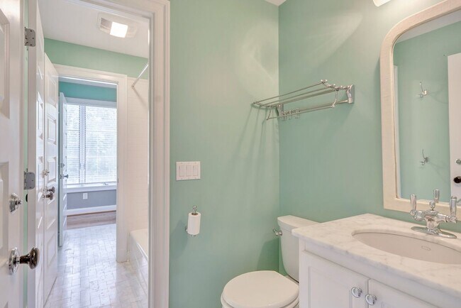 Building Photo - 2 Bedroom House with Attached Garage in Earlysville