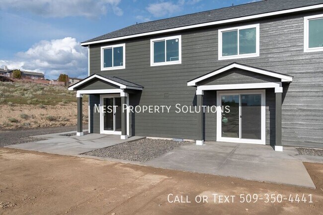 Building Photo - 650 Hargraves Ave NE
