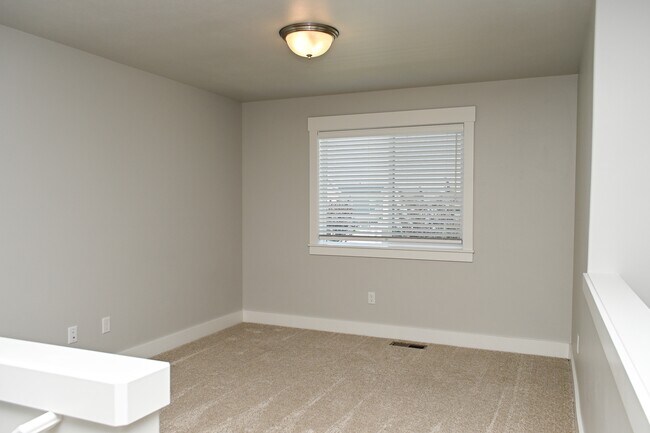 Building Photo - 1254 W 290 S