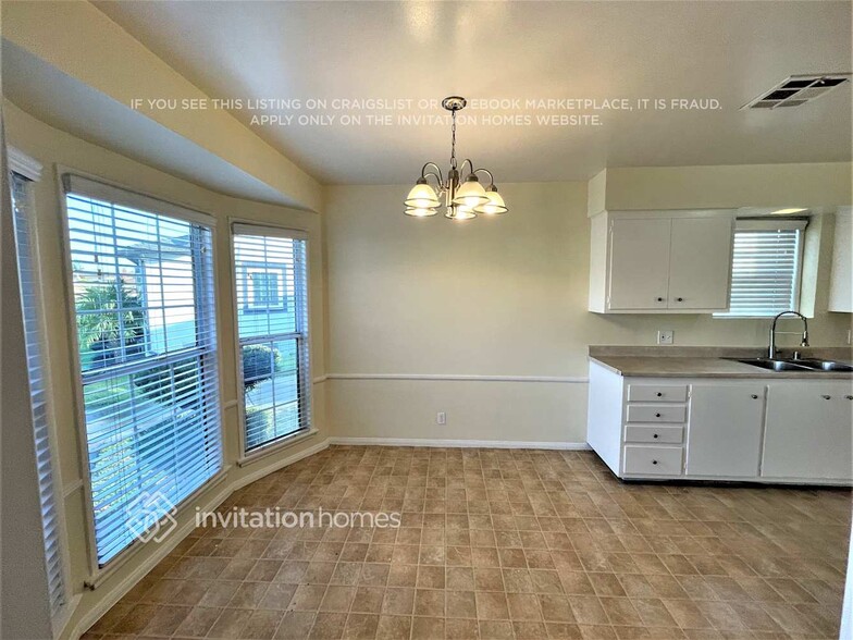 Building Photo - 12801 Zeus Ave