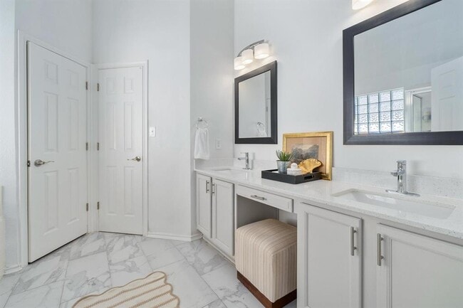 Building Photo - 13508 Campesina Dr