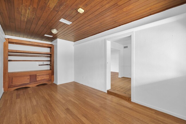 Building Photo - Stunning 3-Bedroom, 2-Bath Home in Desirable Mandarin Neighborhood!