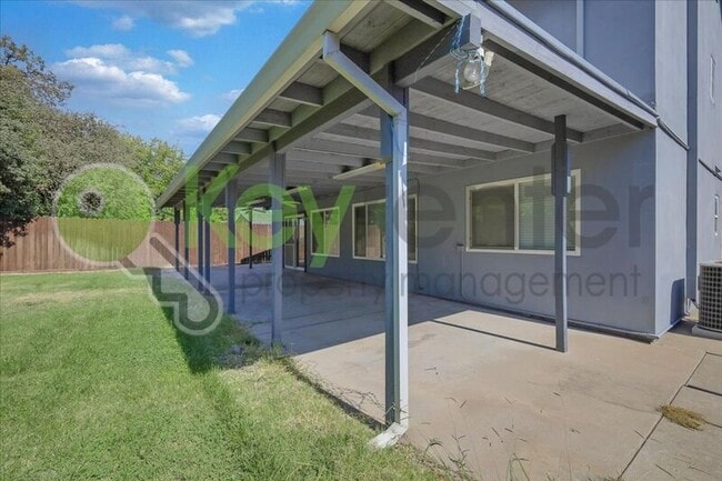 Building Photo - 7005 Woodside Dr
