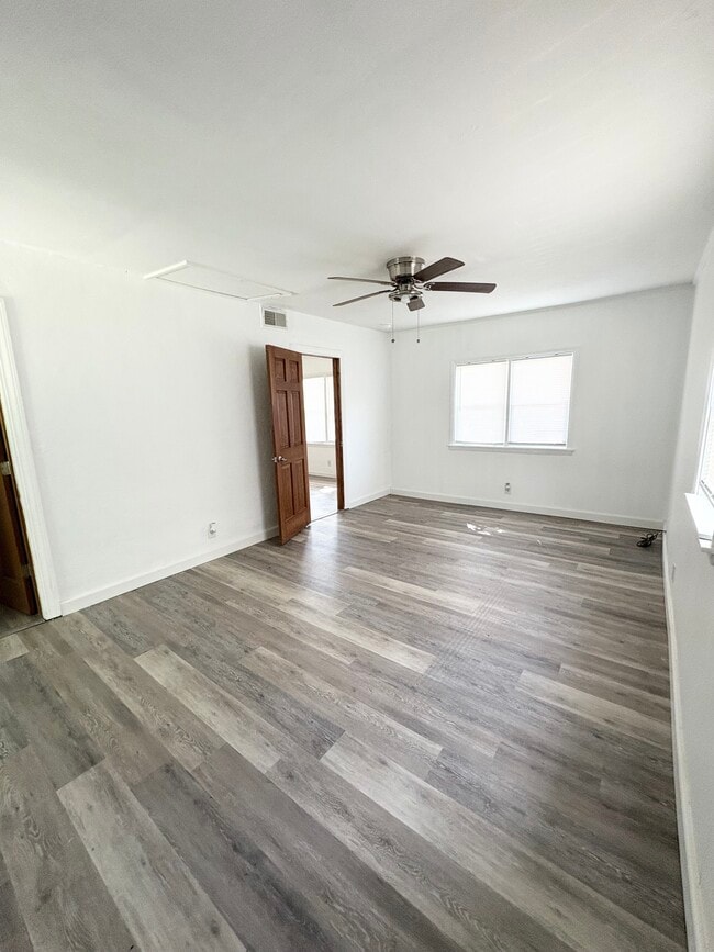 Building Photo - 609 23rd St