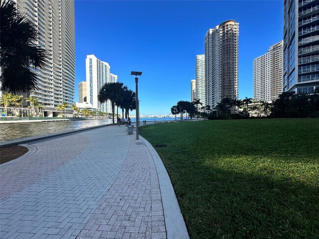 Building Photo - 475 Brickell Ave