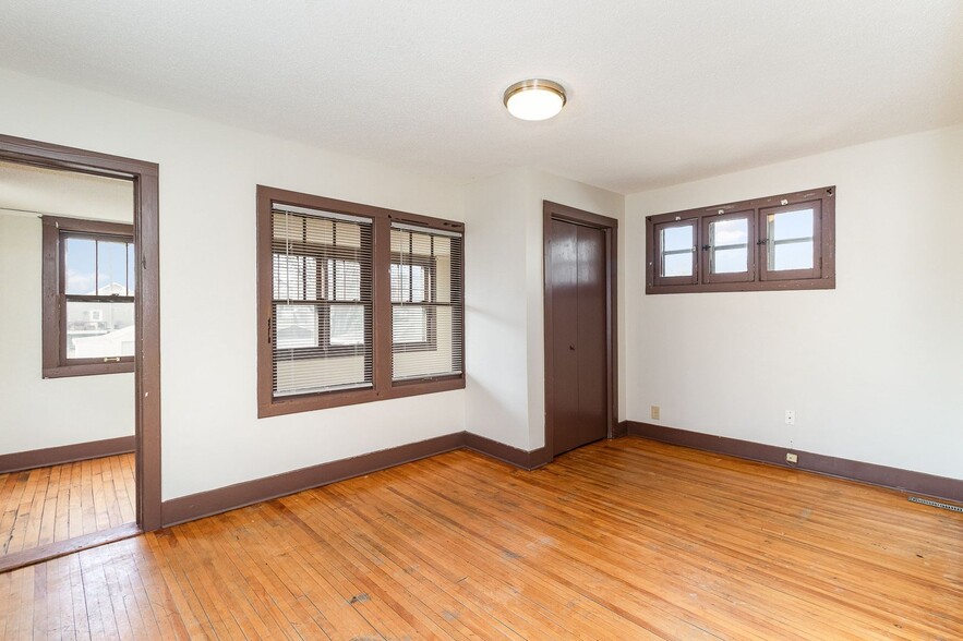 Building Photo - 447 Banfil St