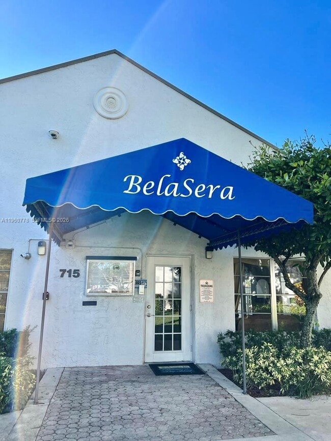 Building Photo - 721 N Pine Island Rd