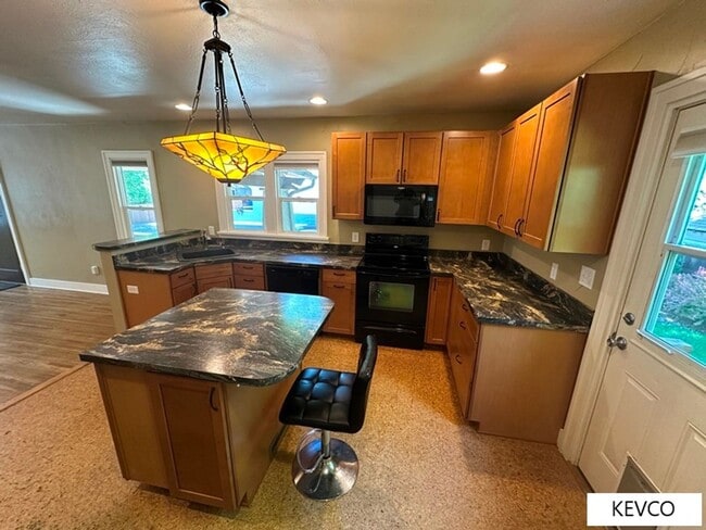 Building Photo - 115 Sylvan Ct