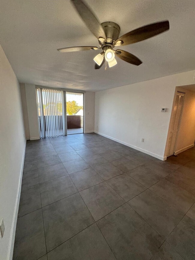 Building Photo - 13390 NE 7th Ave