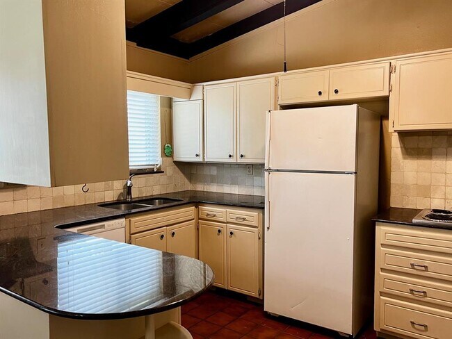 Building Photo - 818 W Timberdell Rd