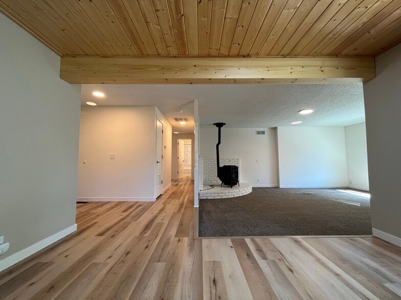 Building Photo - 2806 NE Shepard Rd