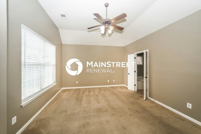 Building Photo - 3 Bedroom Pet-Friendly Home in CORDOVA, TN with Main Street Renewal
