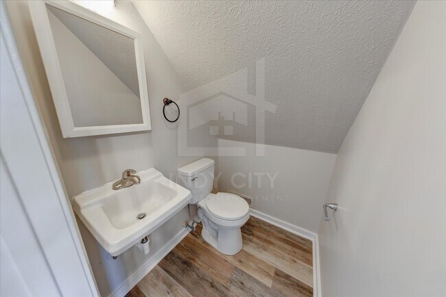 Building Photo - 205 N Manngrove Ln