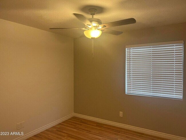 Building Photo - 1733 N La Rosa Dr