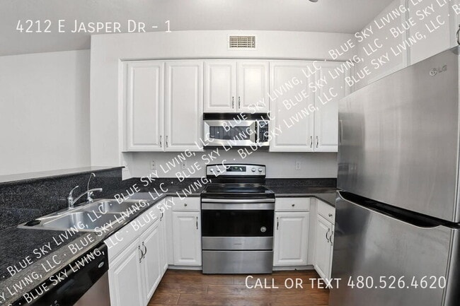 Building Photo - 4212 E Jasper Dr