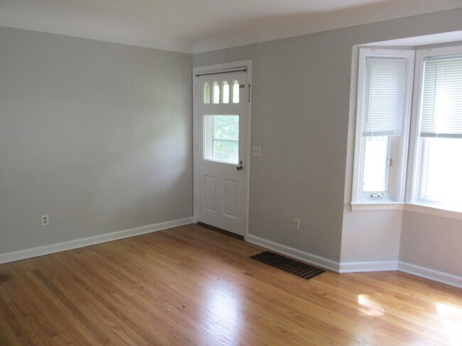 Building Photo - Quaint Cape Cod in Kalamazoo