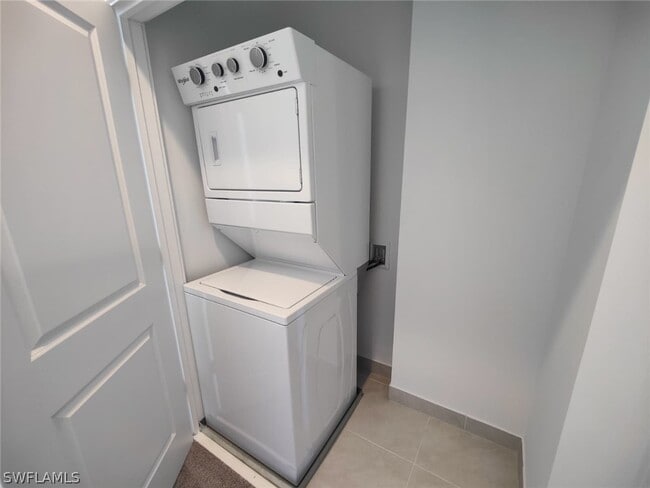 Building Photo - 5871 Cassidy Ln