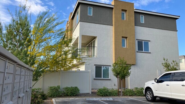 Primary Photo - 3804 Enchanted Sky St
