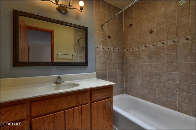Building Photo - 710 N Resler Dr