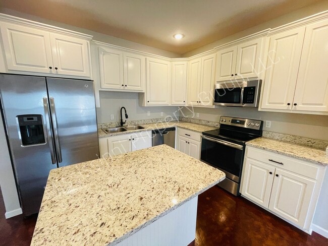 Building Photo - 3BR/3BA For Rent